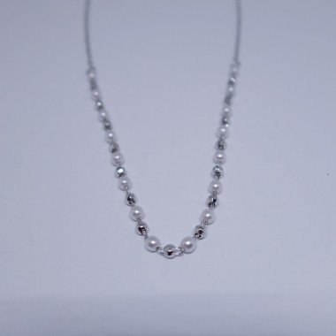 Gargantilha mini pérola e bolinha sólida